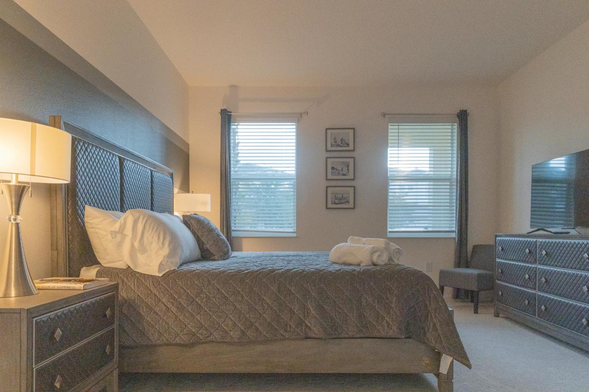 Waterfront Brand New Modern Luxury 8 Bedroom Pool House! Sleeps 16 Kissimmee Esterno foto