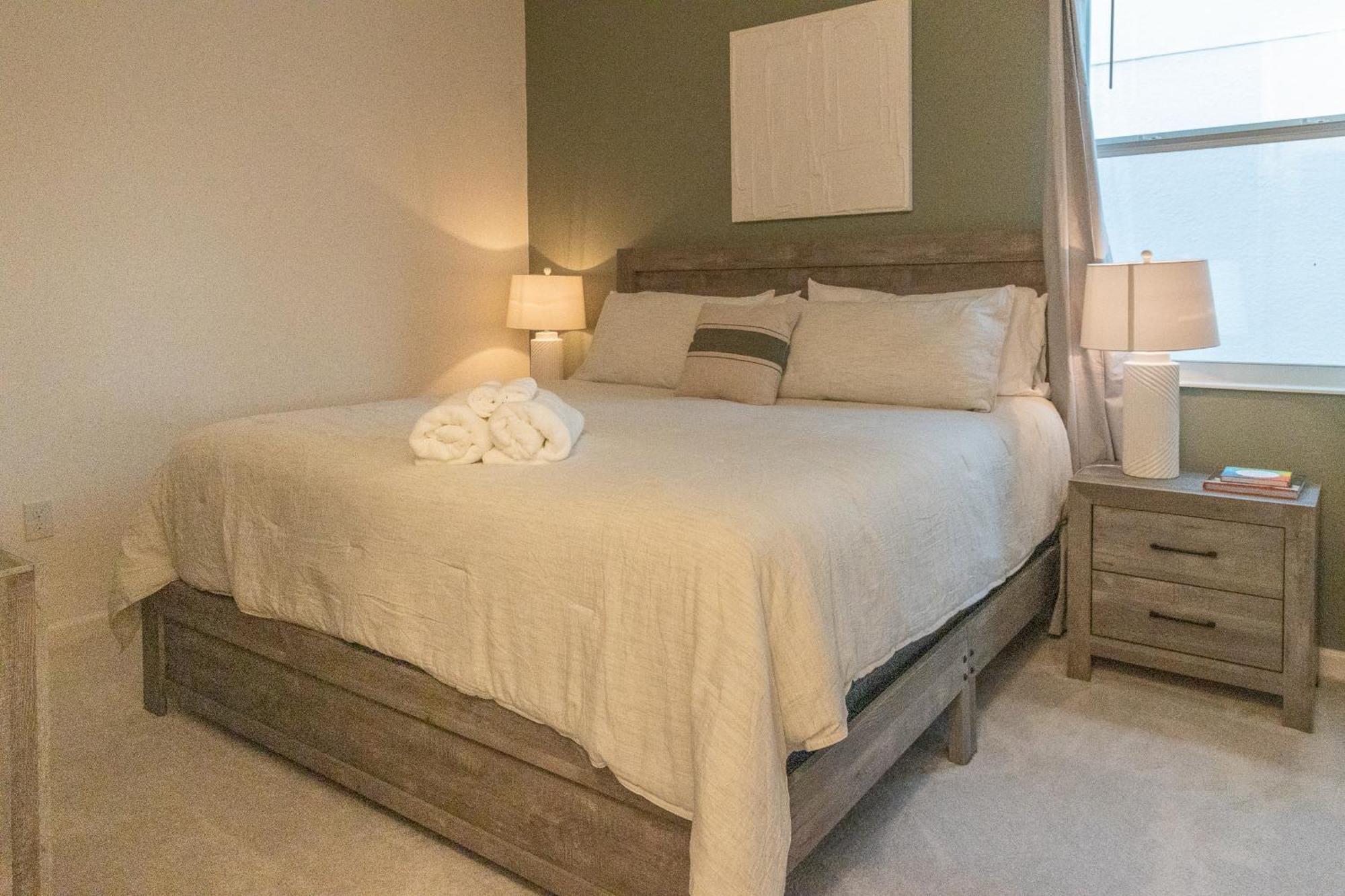 Waterfront Brand New Modern Luxury 8 Bedroom Pool House! Sleeps 16 Kissimmee Esterno foto