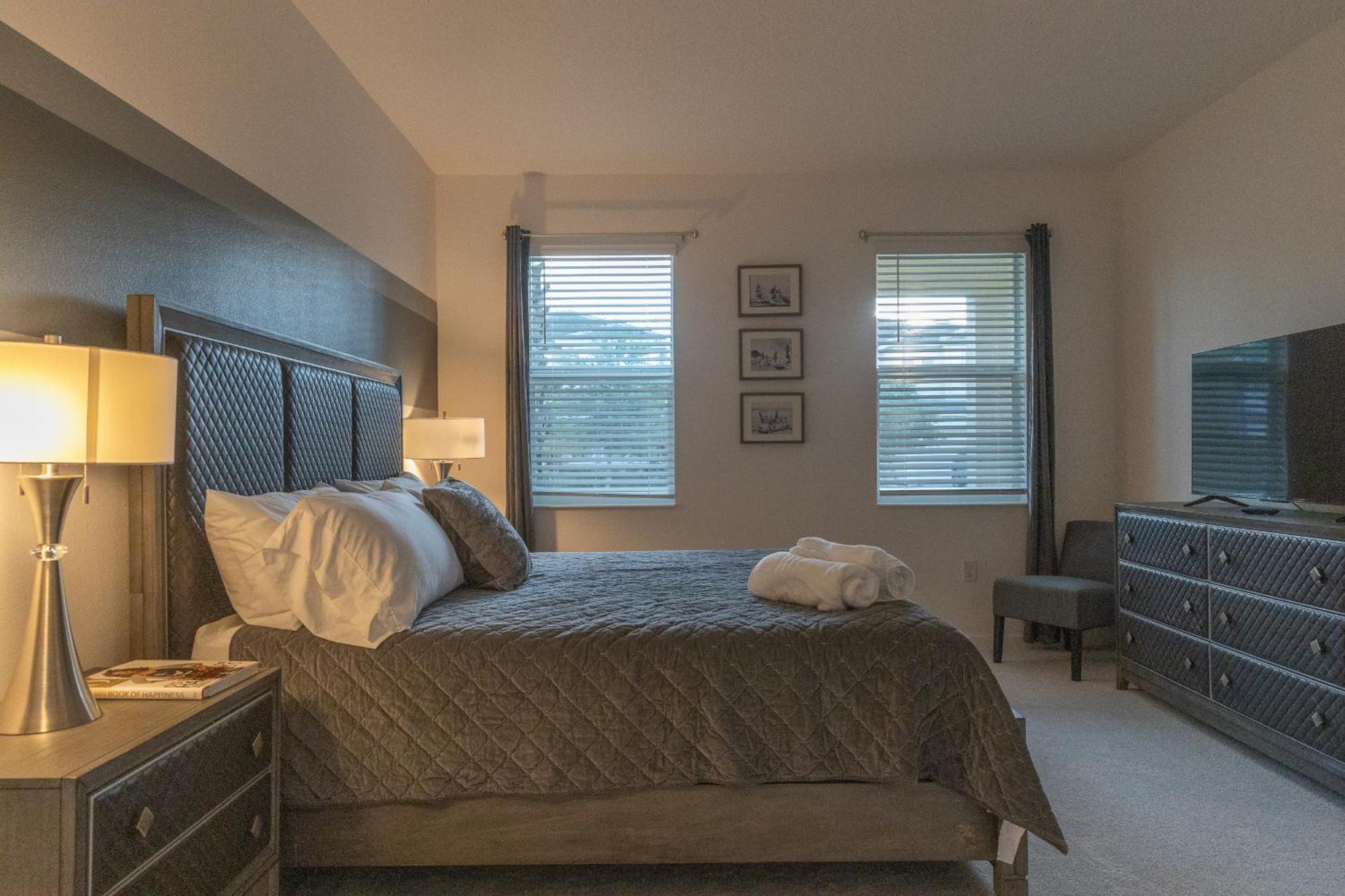 Waterfront Brand New Modern Luxury 8 Bedroom Pool House! Sleeps 16 Kissimmee Esterno foto